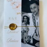 Invitație regală cu sigiliu și deschidere tip ușă